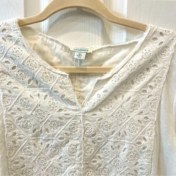 Sundance v-neck flutter sleeve white t shirt w eyelet - Picture 3 of 9
